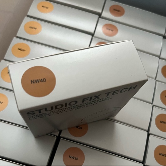 New MAC Studio Fix Tech Cream-To-Powder - Picture 11 of 14